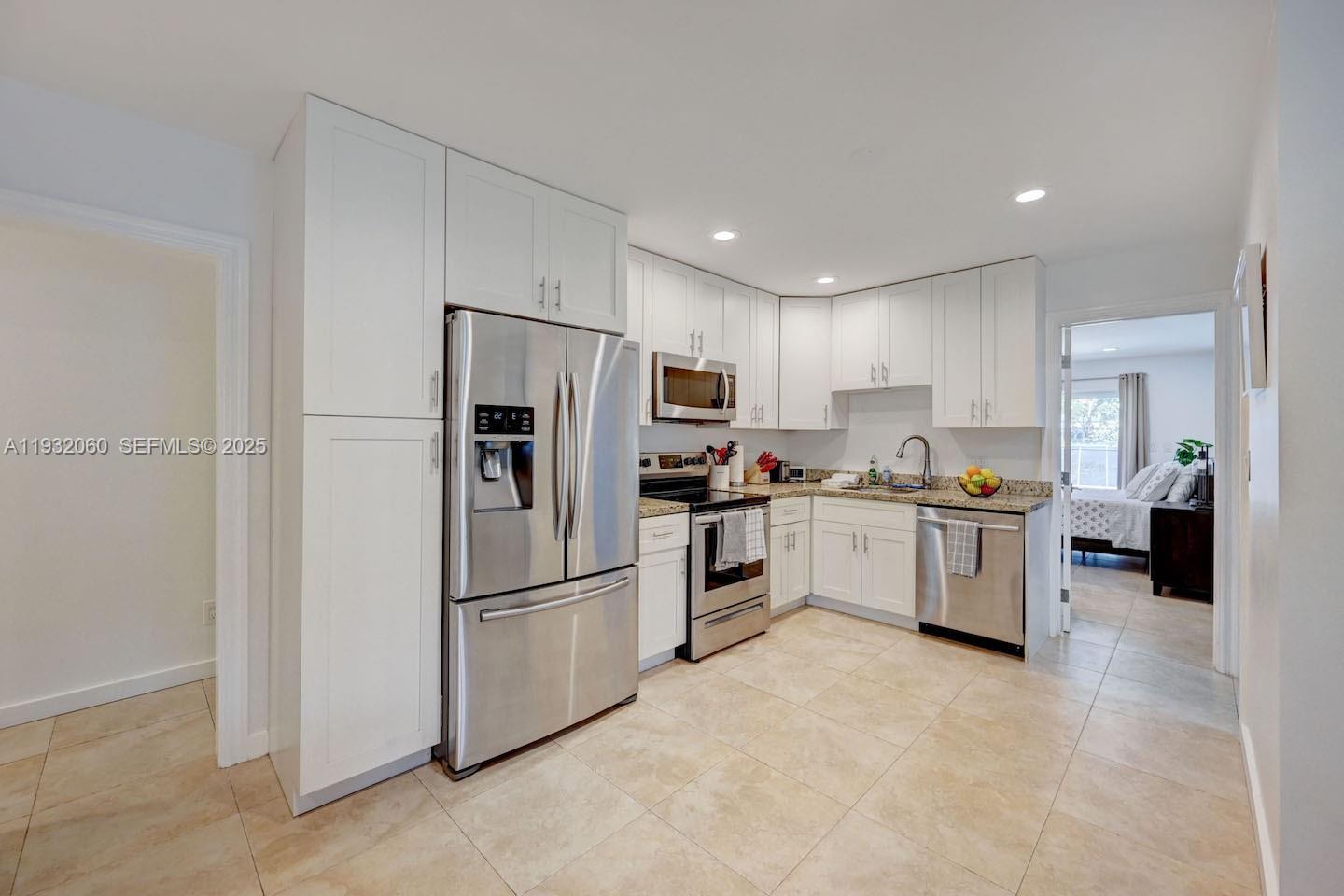 Hollywood, Florida, 33019, United States, 4 Bedrooms Bedrooms, ,2 BathroomsBathrooms,Residential,Active,2006944