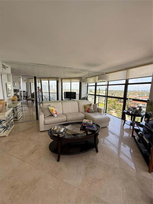 1000 ISLAND BLVD Unit 911  