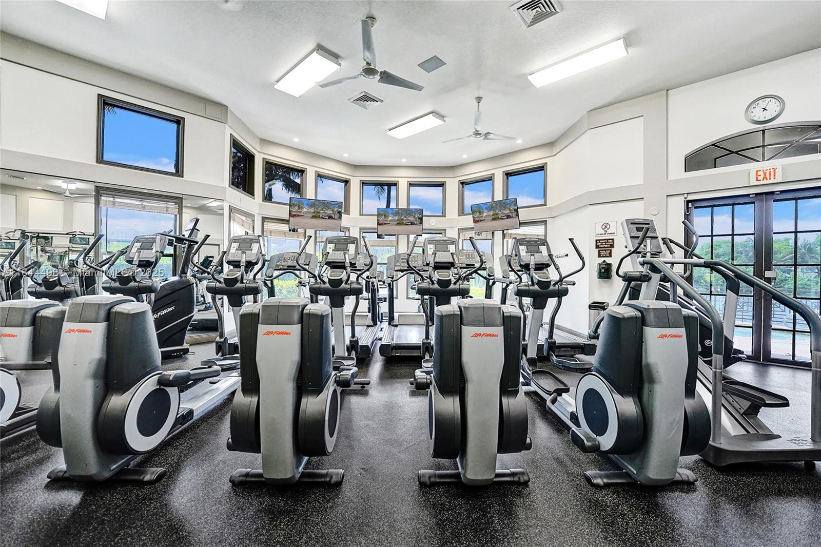 Hollywood, Florida, 33019, United States, 3 Bedrooms Bedrooms, ,2 BathroomsBathrooms,Residential,Active,1897997