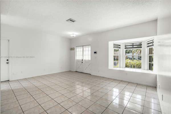 22286 SW 99TH PL, CUTLER BAY, FL 33190, photo 3 of 40