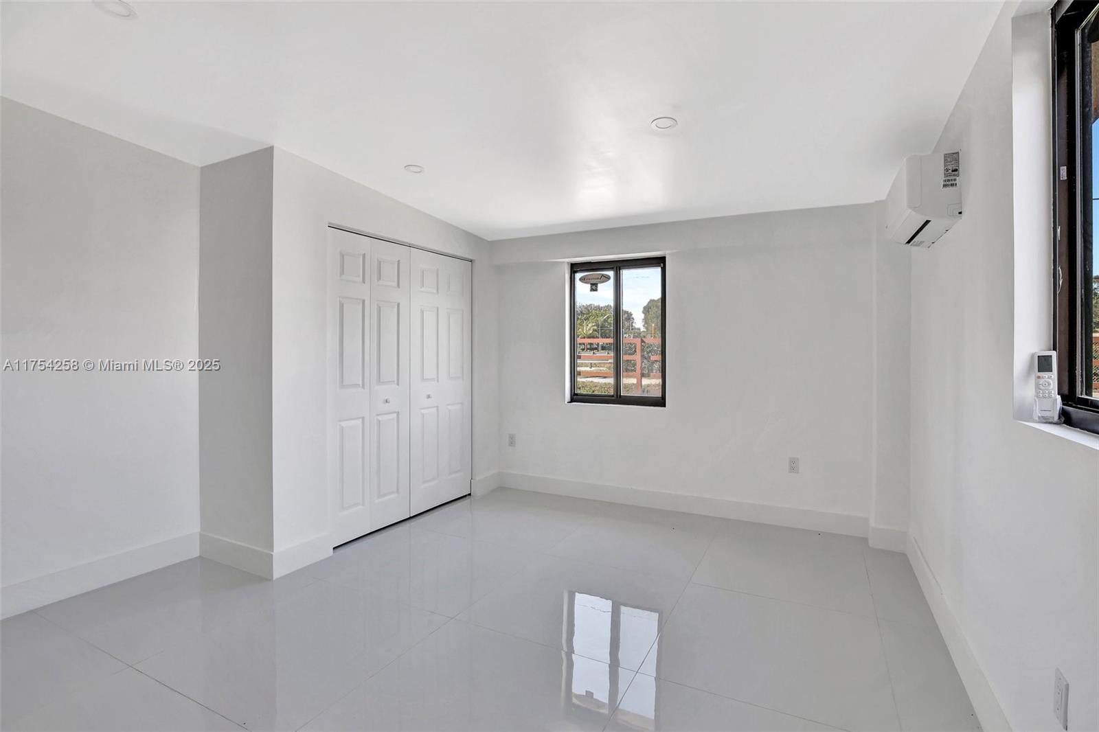 Miramar, Florida, 33027, United States, 5 Bedrooms Bedrooms, ,5 BathroomsBathrooms,Residential,Active,1718866