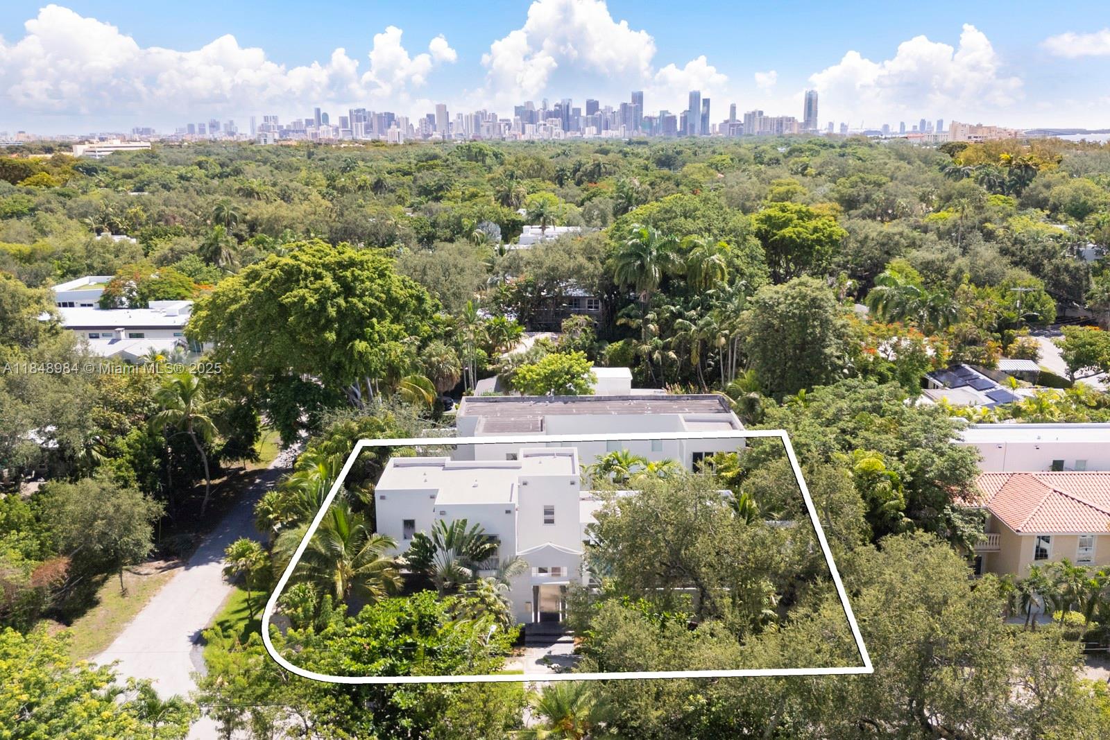 Miami, Florida, 33133, United States, 3 Bedrooms Bedrooms, ,3 BathroomsBathrooms,Residential,Active,1903203
