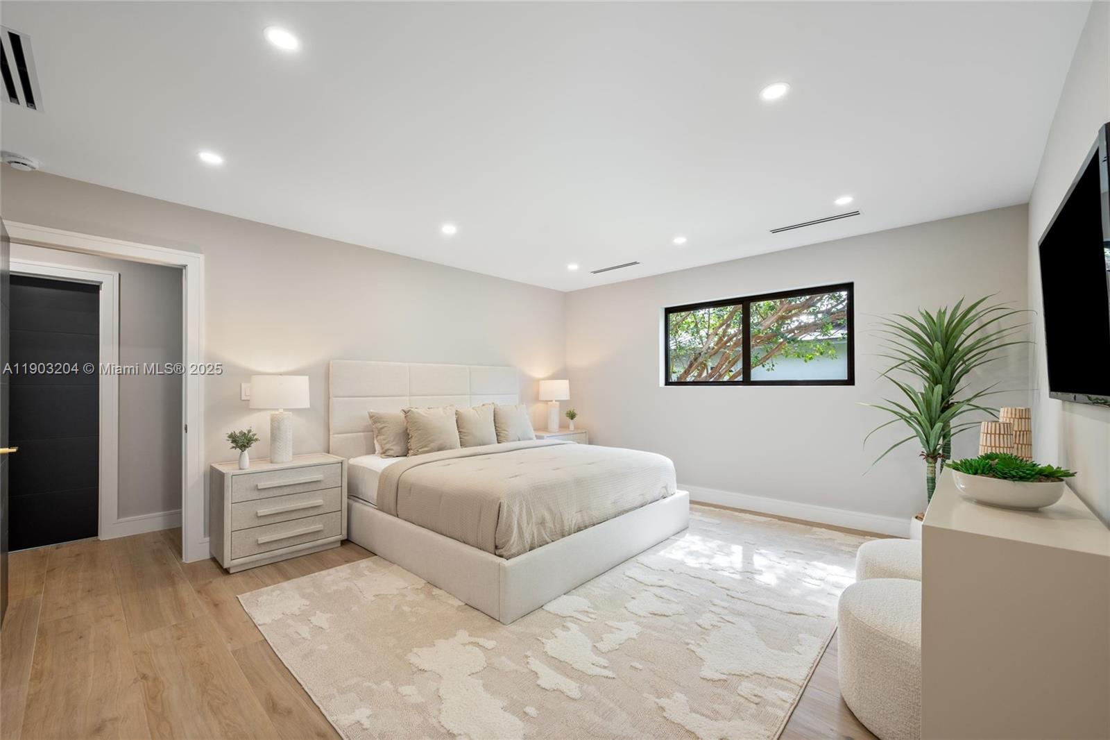 Palmetto Bay, Florida, 33158, United States, 4 Bedrooms Bedrooms, ,4 BathroomsBathrooms,Residential,Active,1988471