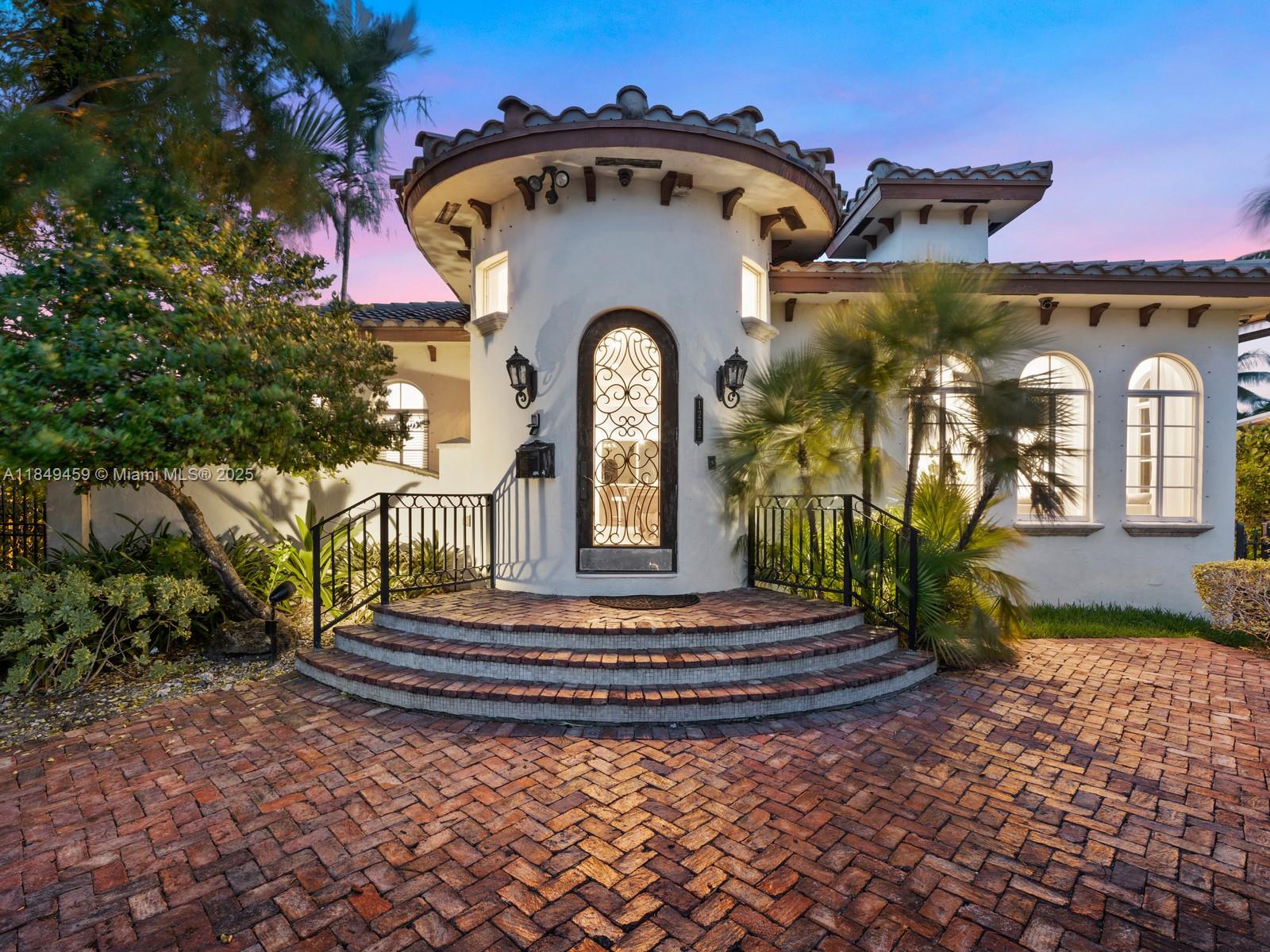 Hollywood, Florida, 33019, United States, 5 Bedrooms Bedrooms, ,3 BathroomsBathrooms,Residential,Active,1904697 Hollywood, Florida, 33019, United States, 5 Bedrooms Bedrooms, ,3 BathroomsBathrooms,Residential,Active,1904697