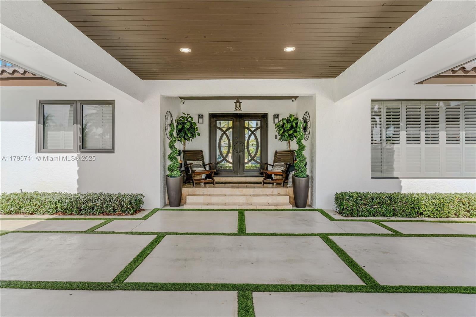 Miami, Florida, 33175, United States, ,5 BathroomsBathrooms,Residential,Pending,1798039