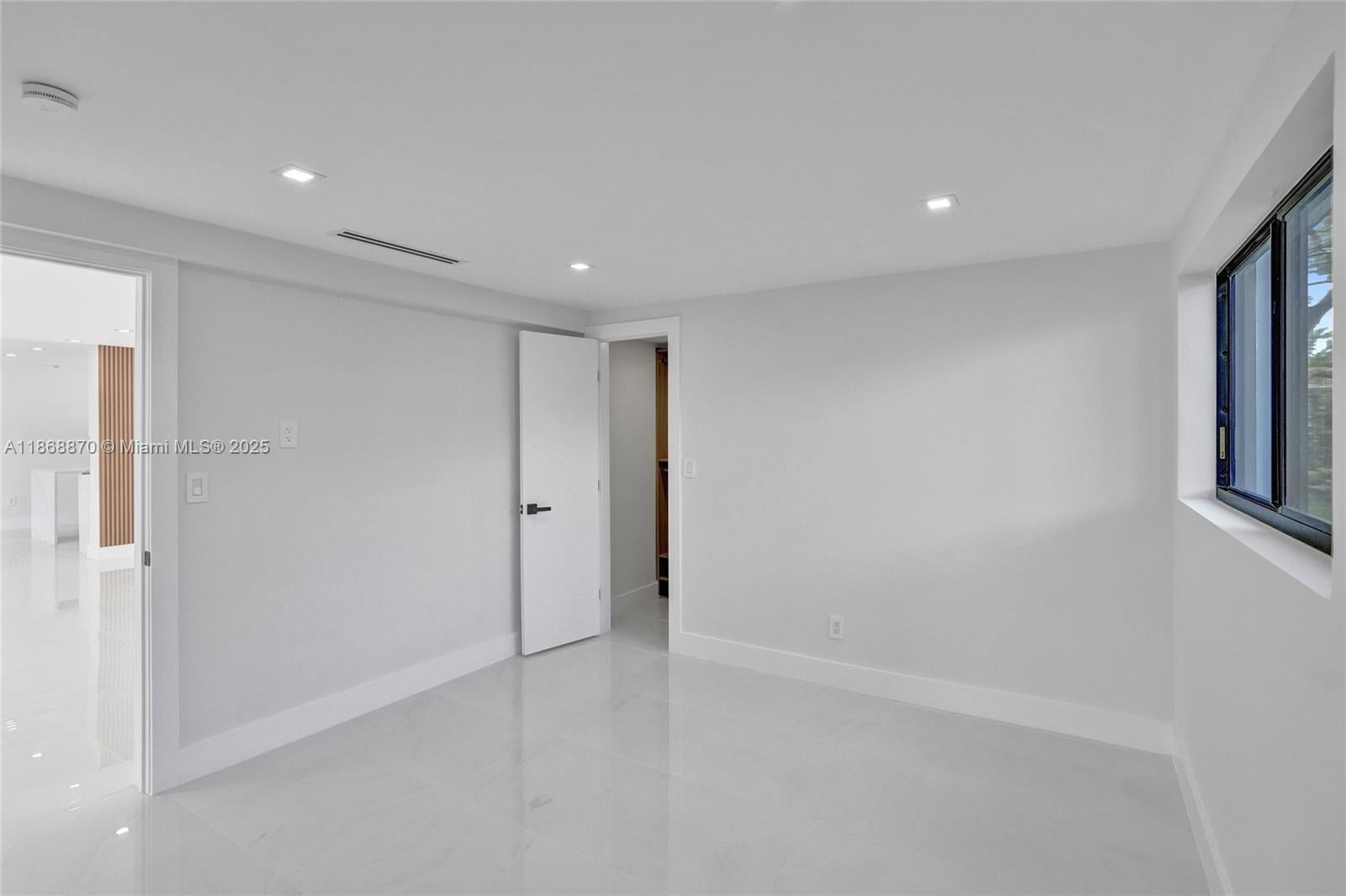 North Miami Beach, Florida, 33179, United States, 5 Bedrooms Bedrooms, ,4 BathroomsBathrooms,Residential,Active,1934804