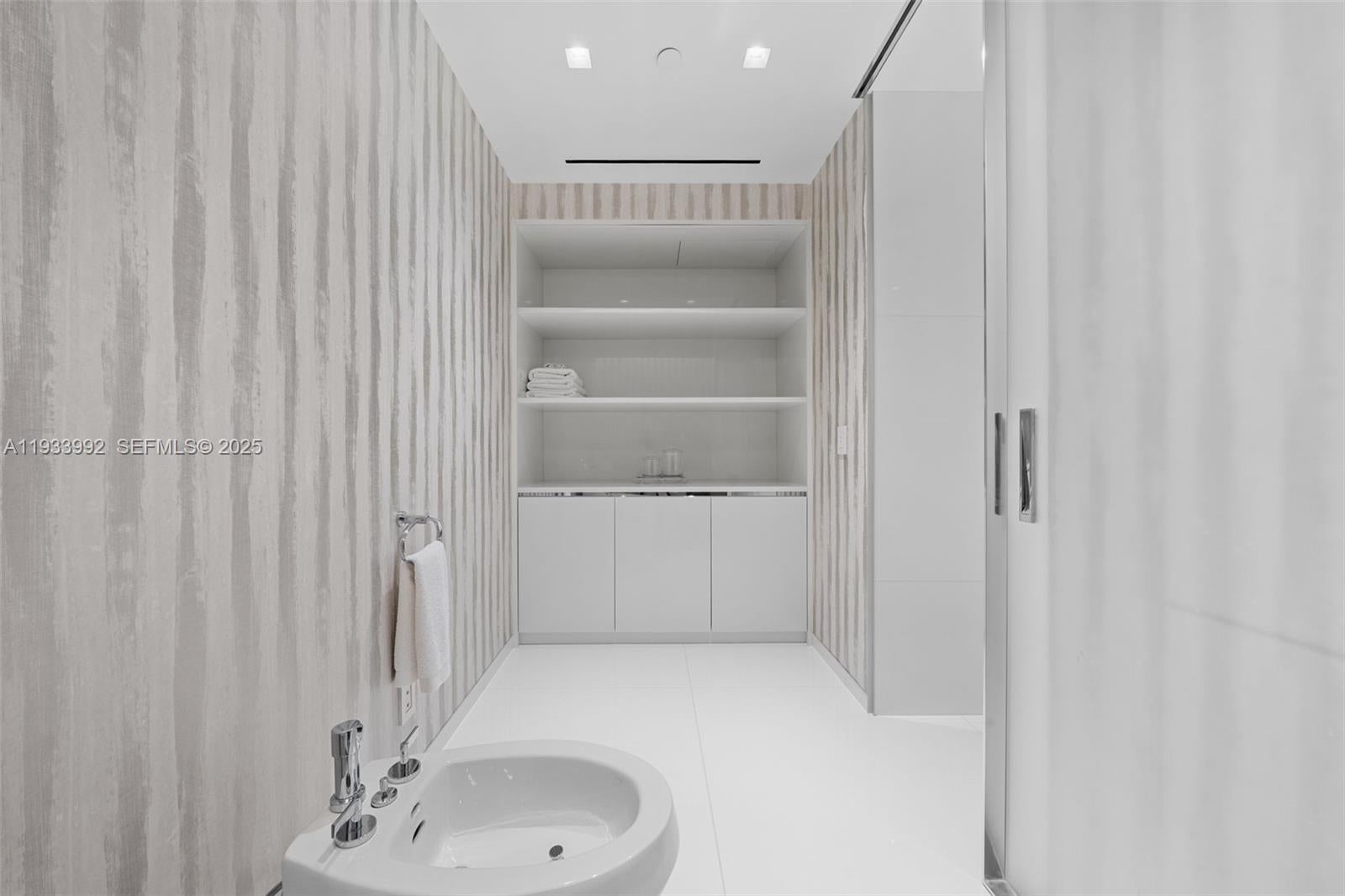 Bal Harbour, Florida, 33154, United States, 3 Bedrooms Bedrooms, ,4 BathroomsBathrooms,Residential,Active,2007290