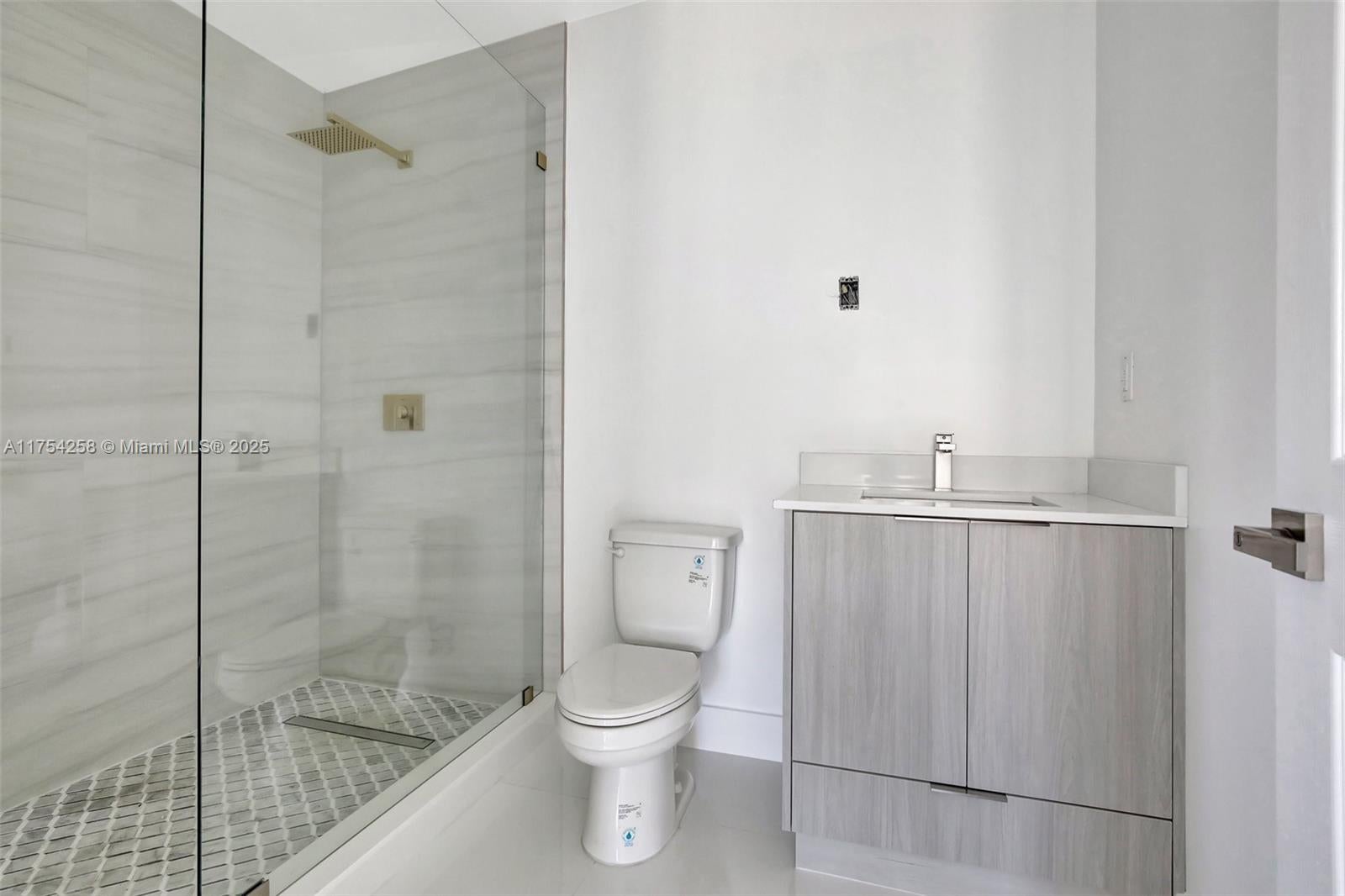 Miramar, Florida, 33027, United States, 5 Bedrooms Bedrooms, ,5 BathroomsBathrooms,Residential,Active,1718866