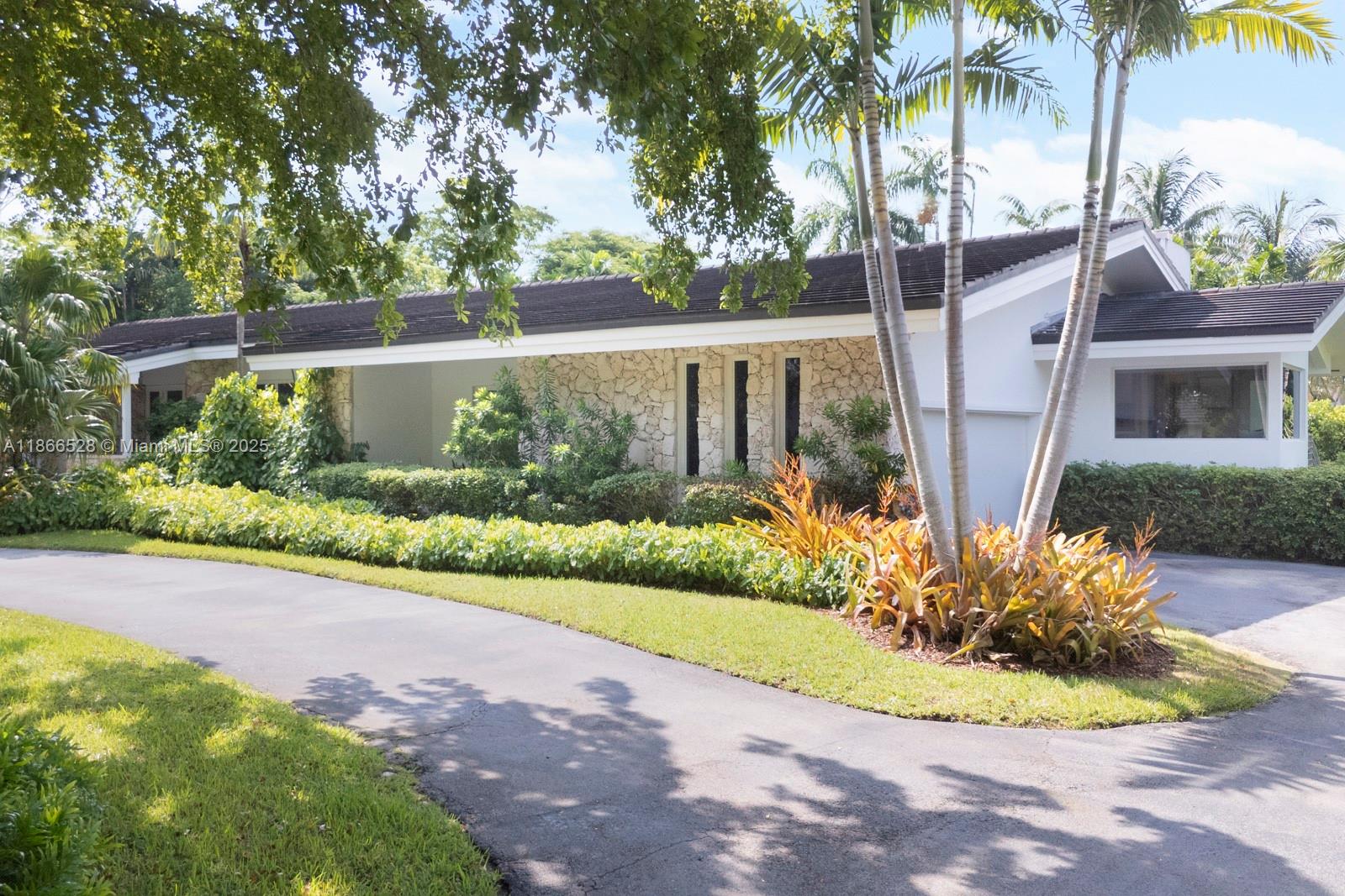 Coral Gables, Florida, 33156, United States, 4 Bedrooms Bedrooms, ,4 BathroomsBathrooms,Residential,Active,1927652