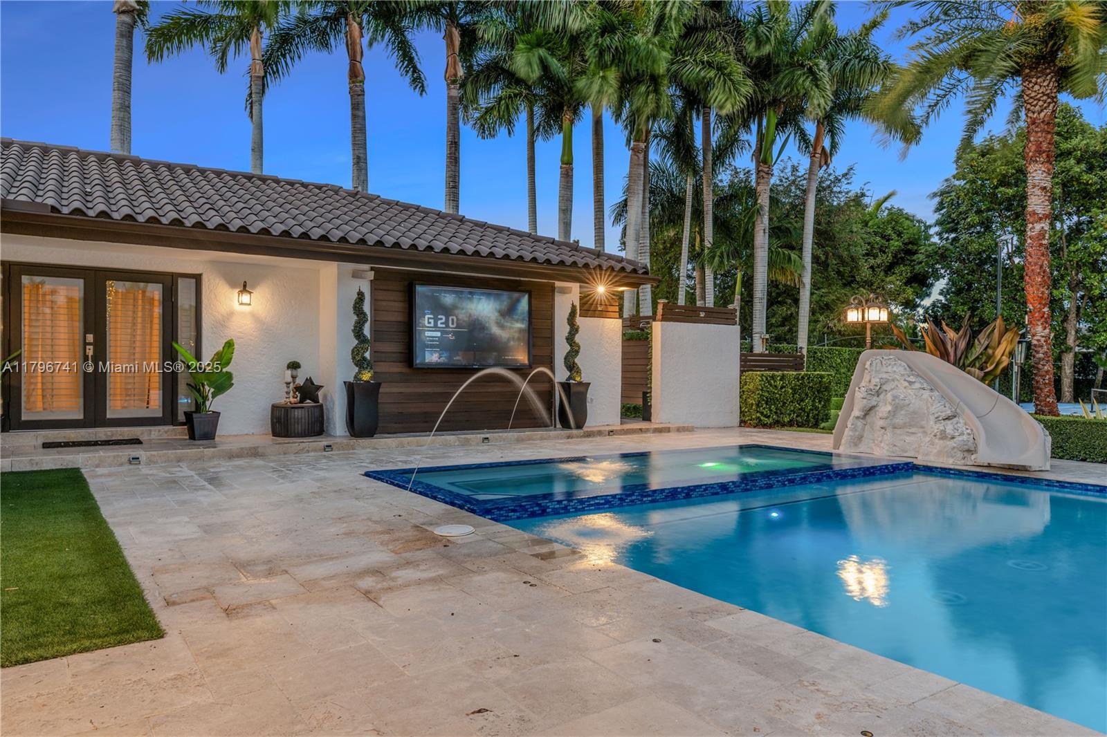 Miami, Florida, 33175, United States, ,5 BathroomsBathrooms,Residential,Pending,1798039