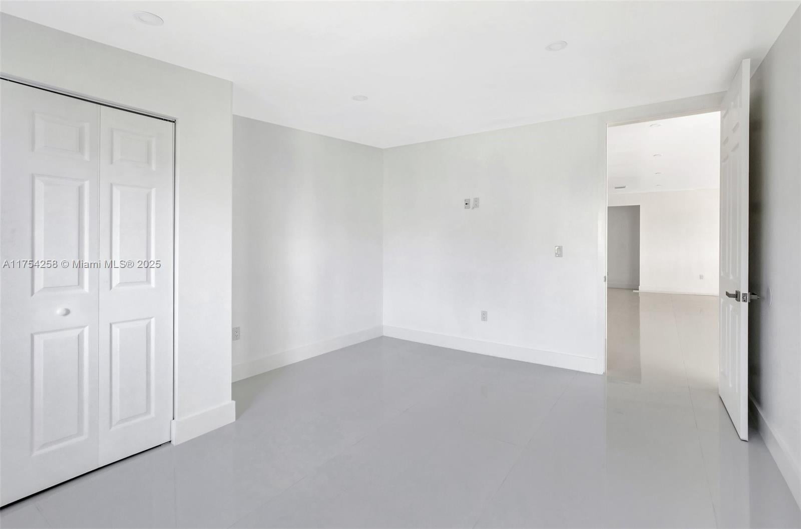 Miramar, Florida, 33027, United States, 5 Bedrooms Bedrooms, ,5 BathroomsBathrooms,Residential,Active,1718866