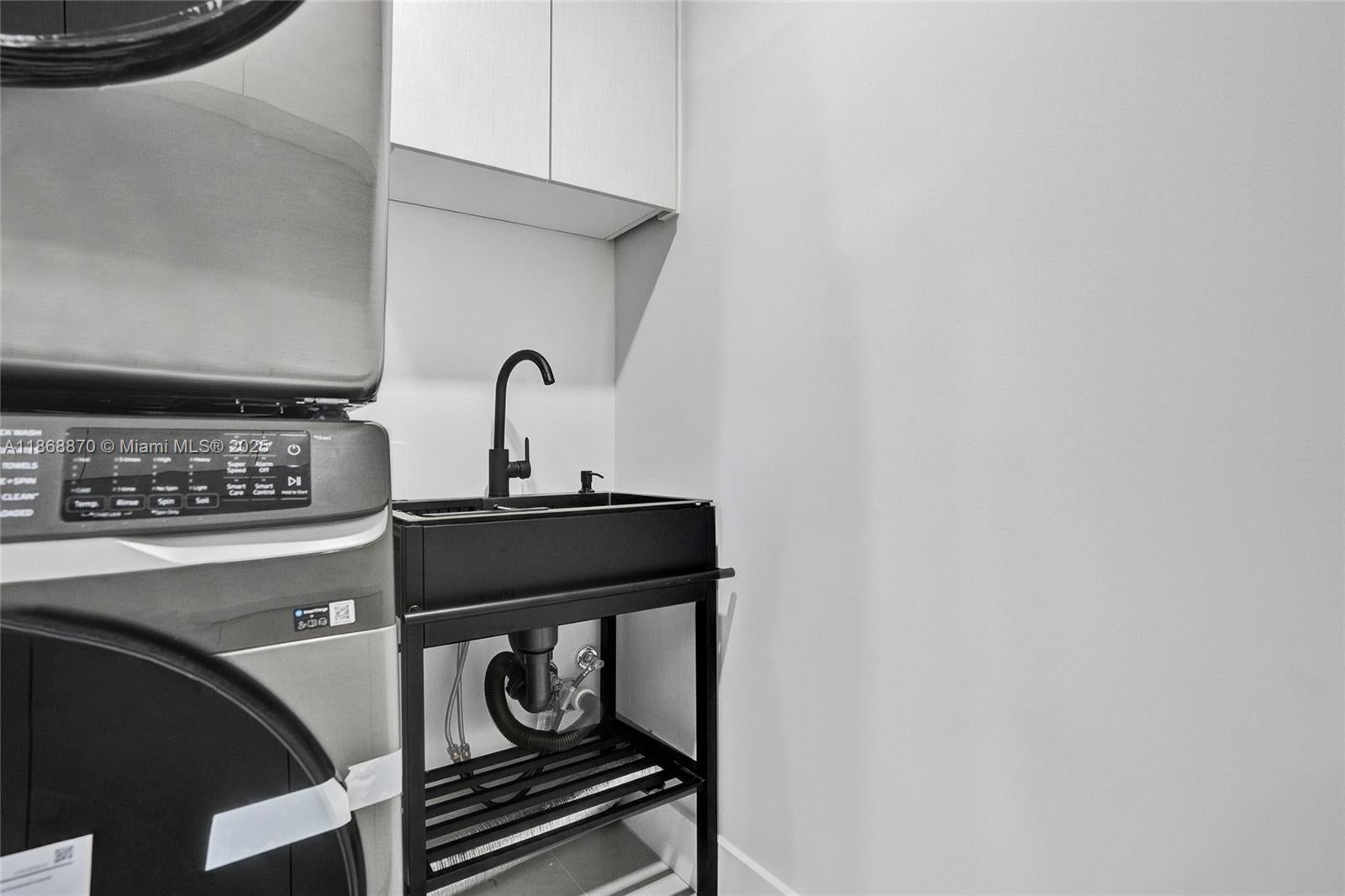 North Miami Beach, Florida, 33179, United States, 5 Bedrooms Bedrooms, ,4 BathroomsBathrooms,Residential,Active,1934804