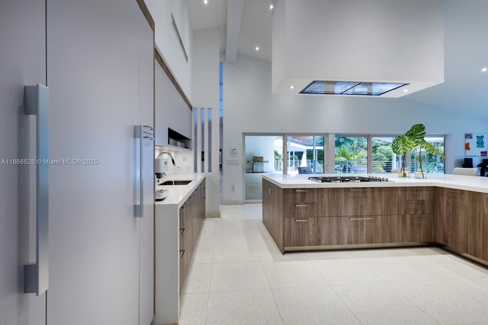 Coral Gables, Florida, 33156, United States, 4 Bedrooms Bedrooms, ,4 BathroomsBathrooms,Residential,Active,1927652