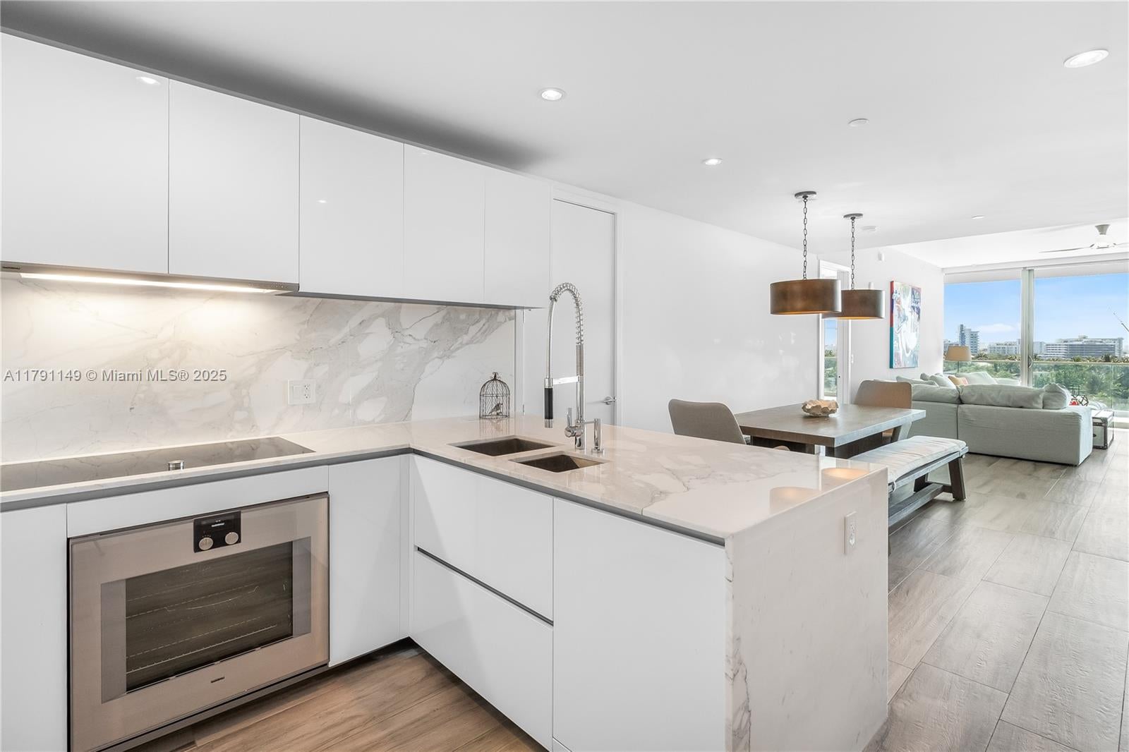 Bal Harbour, Florida, 33154, United States, 2 Bedrooms Bedrooms, ,3 BathroomsBathrooms,Residential,Active,1781839