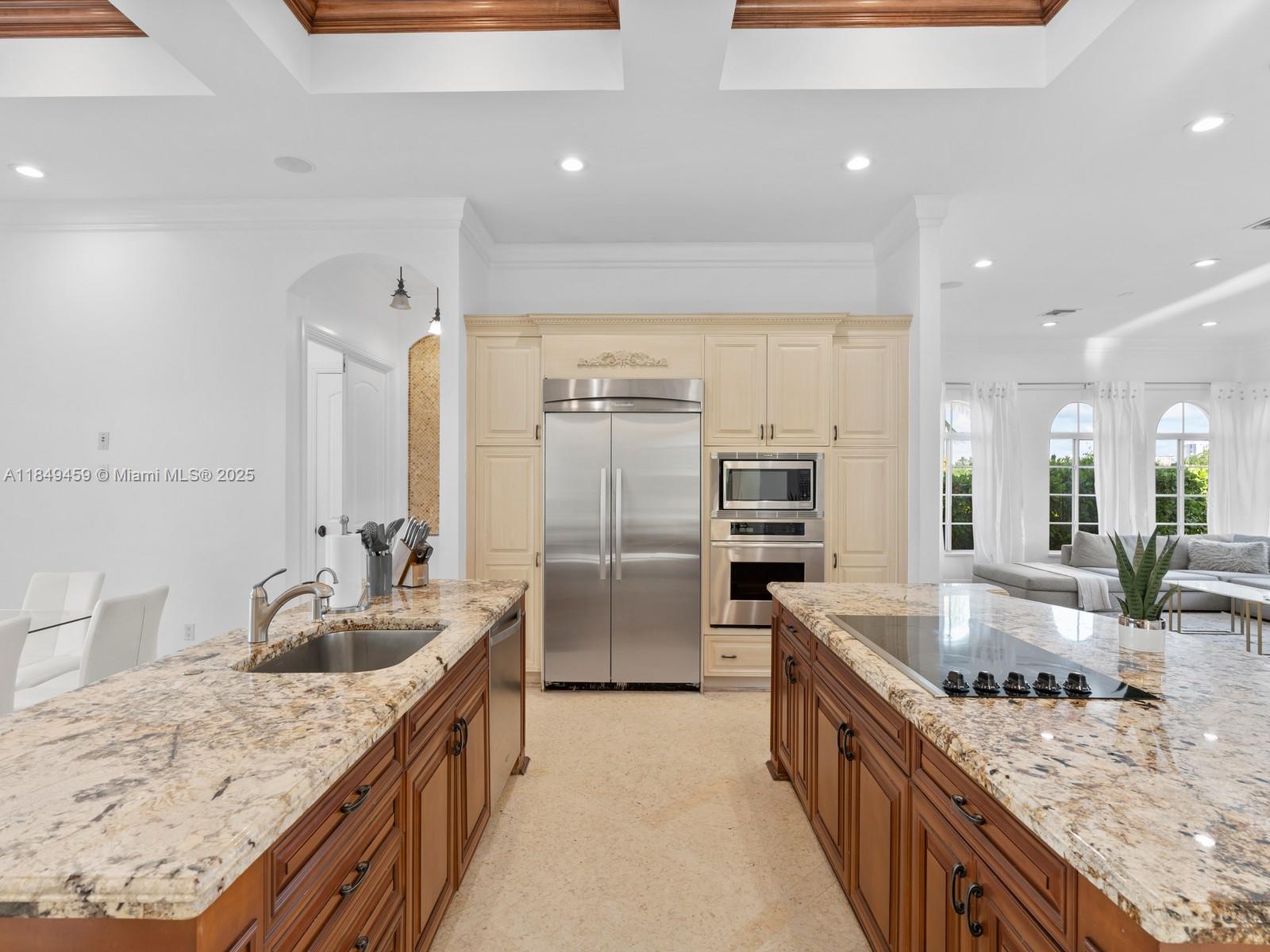 Hollywood, Florida, 33019, United States, 5 Bedrooms Bedrooms, ,3 BathroomsBathrooms,Residential,Active,1904697