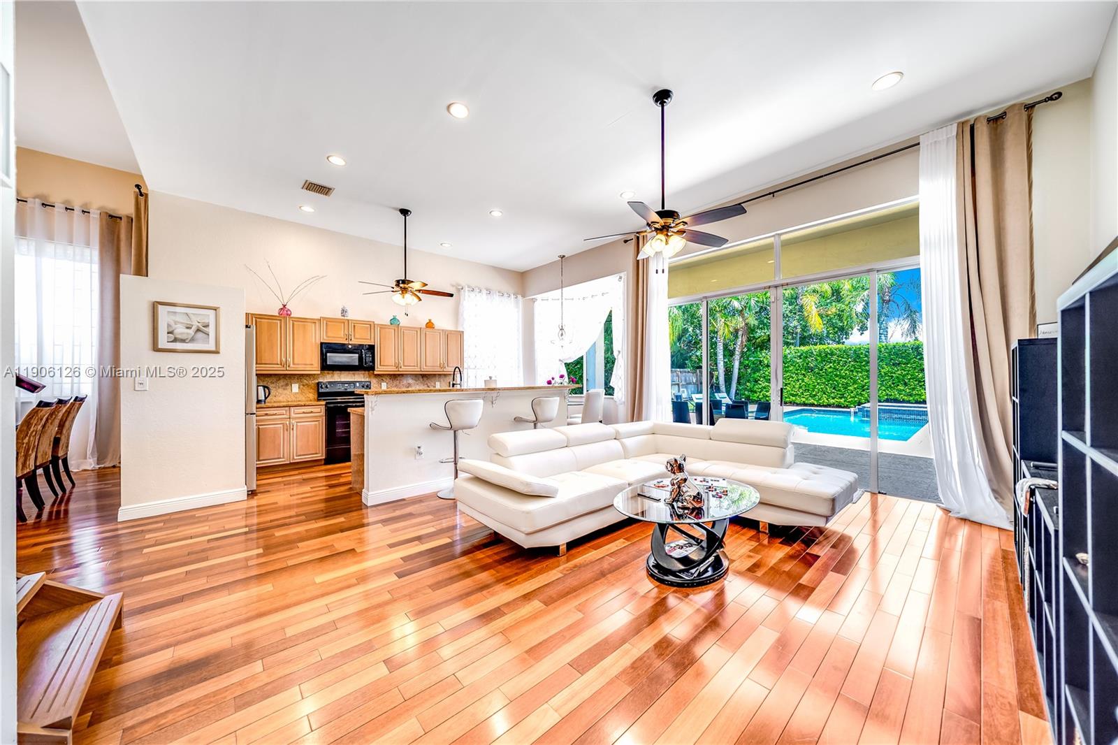 Hollywood, Florida, 33019, United States, 3 Bedrooms Bedrooms, ,3 BathroomsBathrooms,Residential,Active,1985592