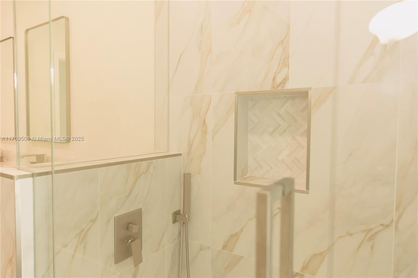 Miami, Florida, 33180, United States, 3 Bedrooms Bedrooms, ,2 BathroomsBathrooms,Residential,Active,1969837