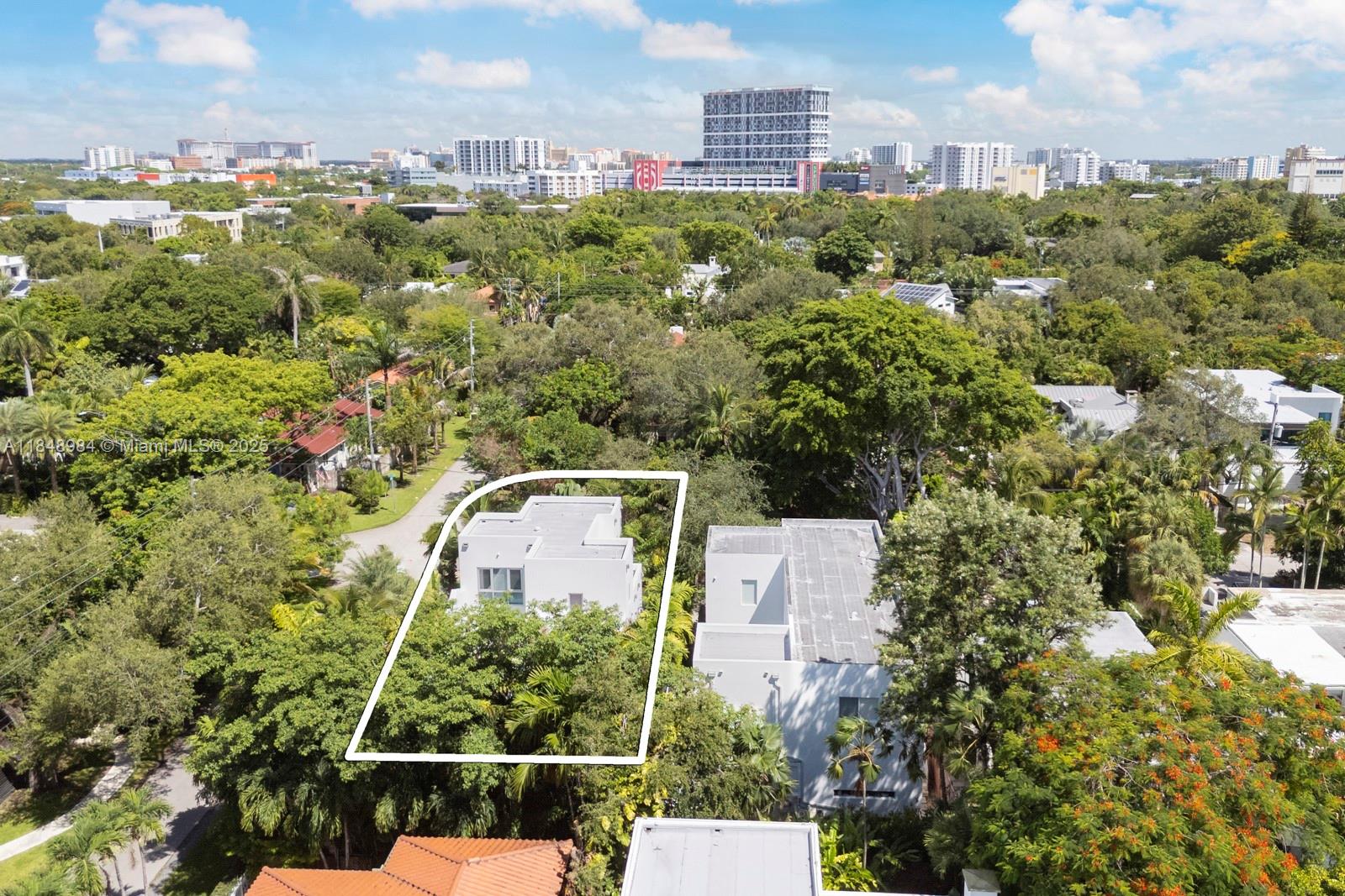 Miami, Florida, 33133, United States, 3 Bedrooms Bedrooms, ,3 BathroomsBathrooms,Residential,Active,1903203
