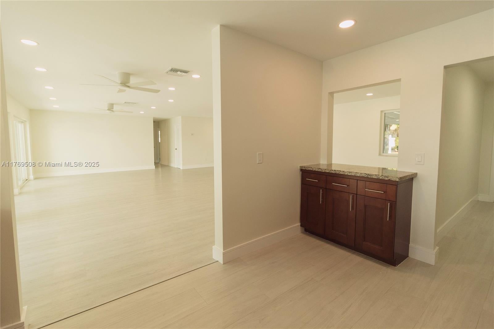 Miami, Florida, 33180, United States, 3 Bedrooms Bedrooms, ,2 BathroomsBathrooms,Residential,Active,1969837