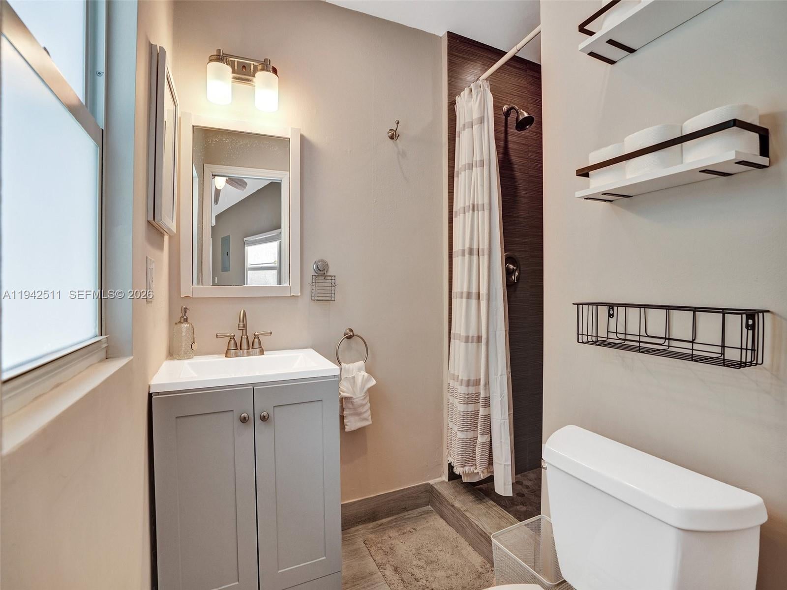 Hollywood, Florida, 33019, United States, 5 Bedrooms Bedrooms, ,4 BathroomsBathrooms,Residential,Active,2009164