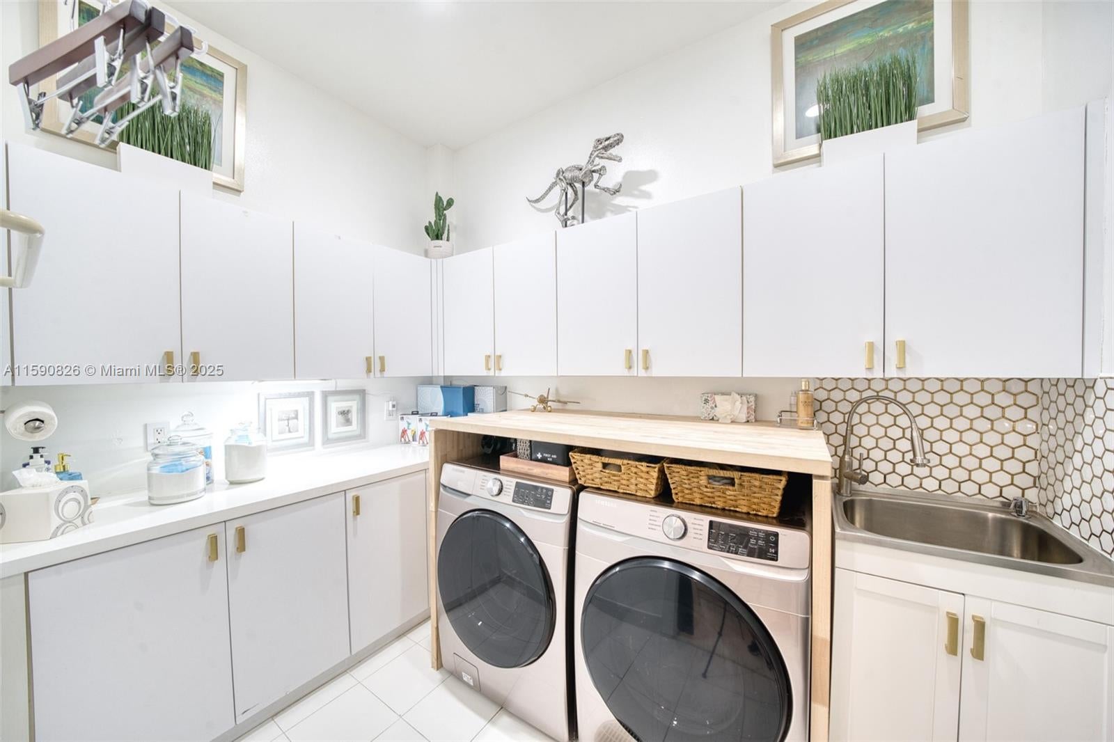 Hollywood, Florida, 33019, United States, 6 Bedrooms Bedrooms, ,6 BathroomsBathrooms,Residential,Pending,1756815