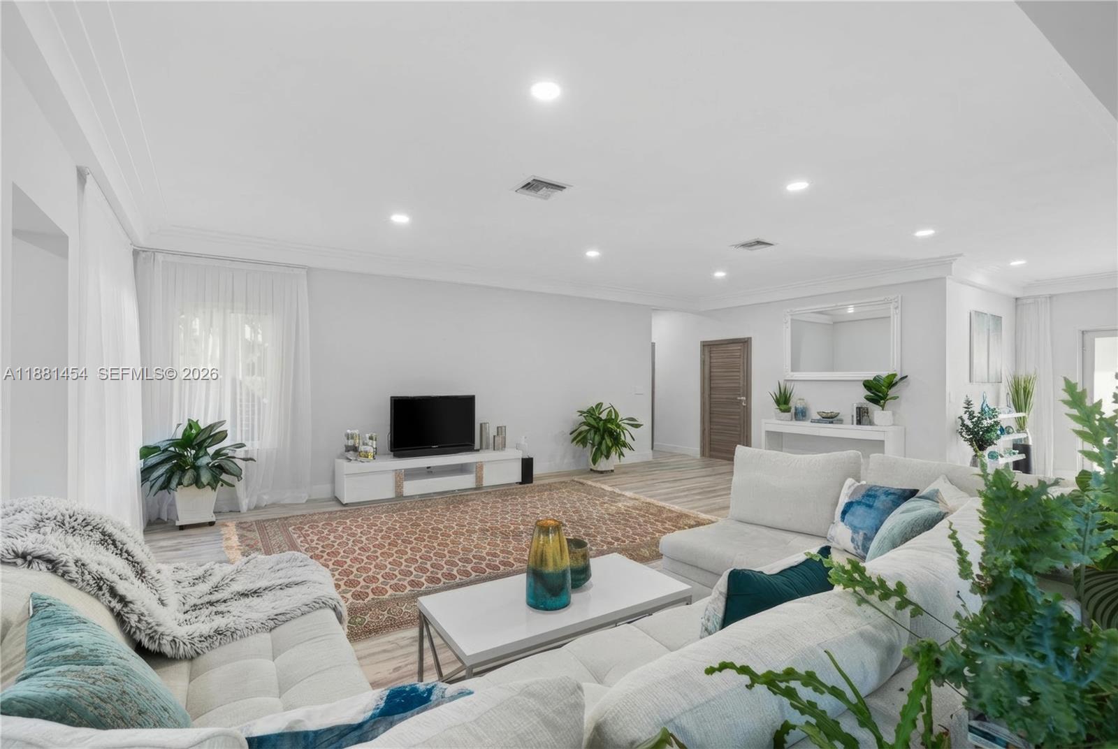 Hollywood, Florida, 33019, United States, 3 Bedrooms Bedrooms, ,3 BathroomsBathrooms,Residential,Active,1998579