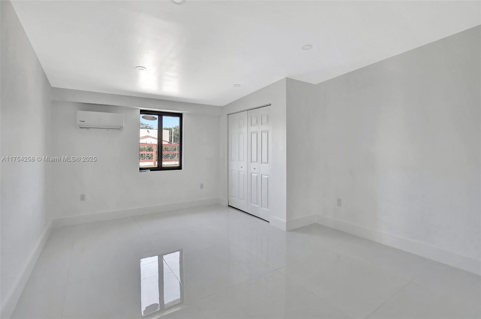 Miramar, Florida, 33027, United States, 5 Bedrooms Bedrooms, ,5 BathroomsBathrooms,Residential,Active,1718866