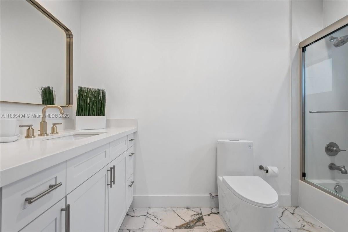 Hollywood, Florida, 33019, United States, 4 Bedrooms Bedrooms, ,4 BathroomsBathrooms,Residential,Active,1952986