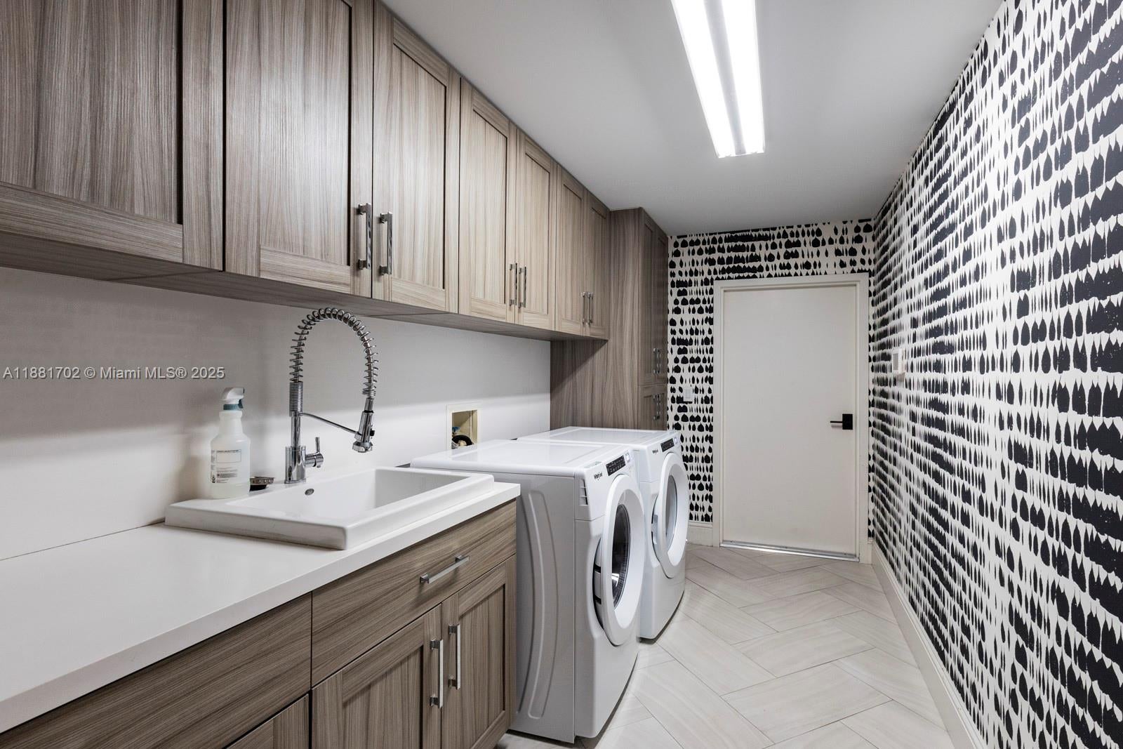 Pinecrest, Florida, 33156, United States, 5 Bedrooms Bedrooms, ,6 BathroomsBathrooms,Residential,Active,1945522