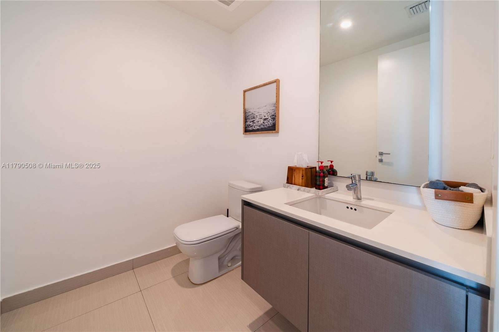 Aventura, Florida, 33180, United States, 3 Bedrooms Bedrooms, ,6 BathroomsBathrooms,Residential,Active,1781820