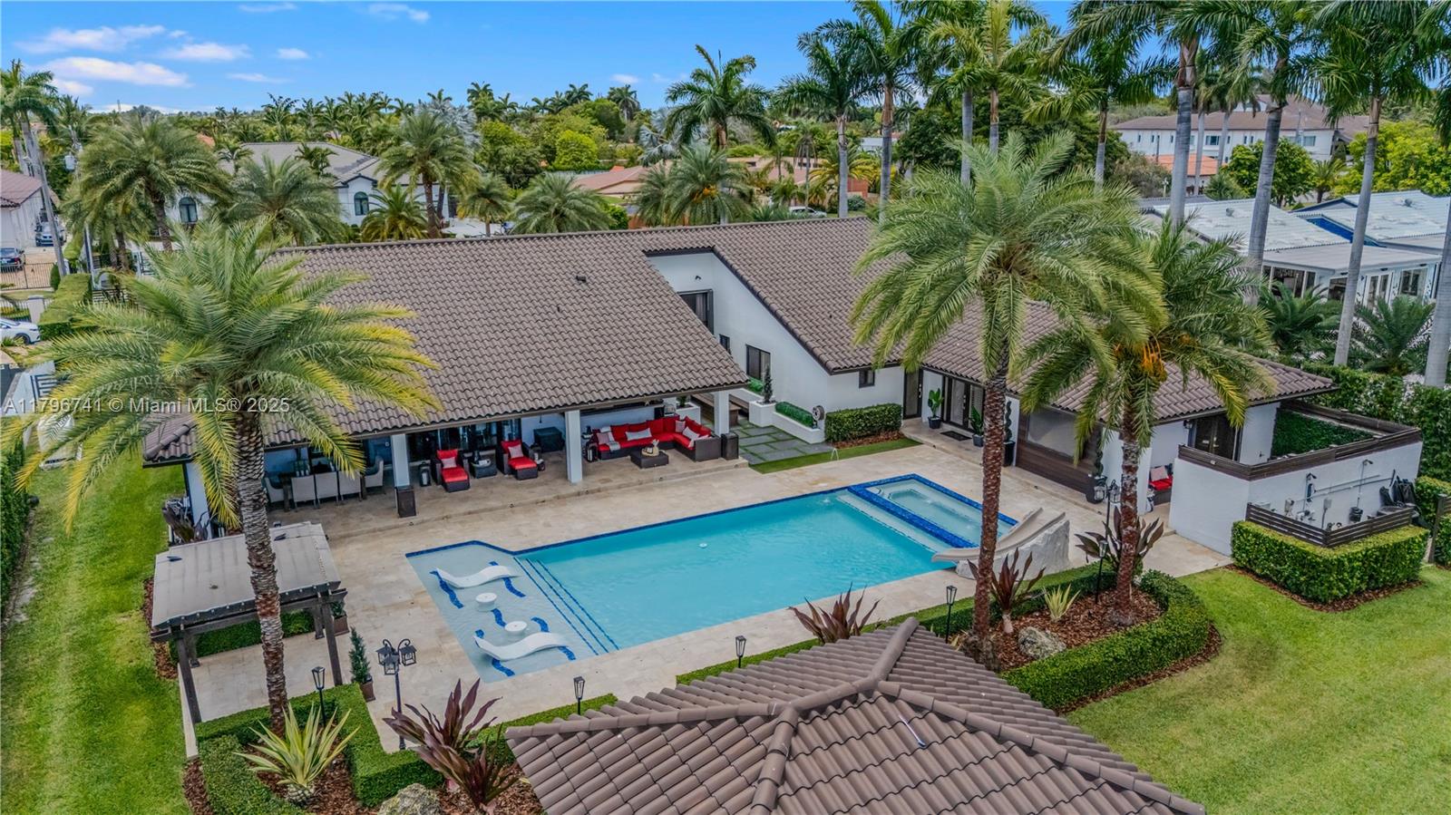 Miami, Florida, 33175, United States, ,5 BathroomsBathrooms,Residential,Pending,1798039
