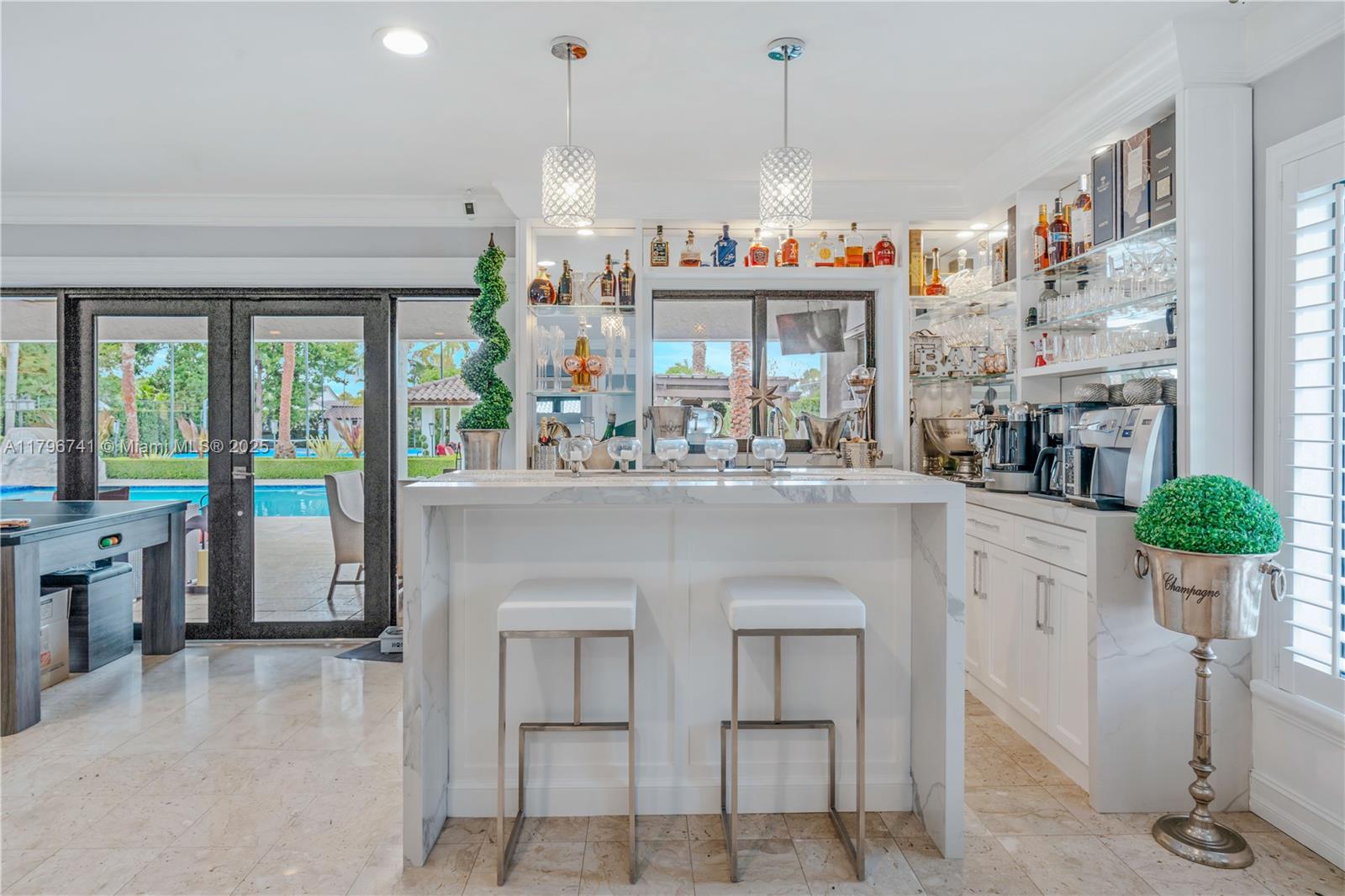 Miami, Florida, 33175, United States, ,5 BathroomsBathrooms,Residential,Pending,1798039