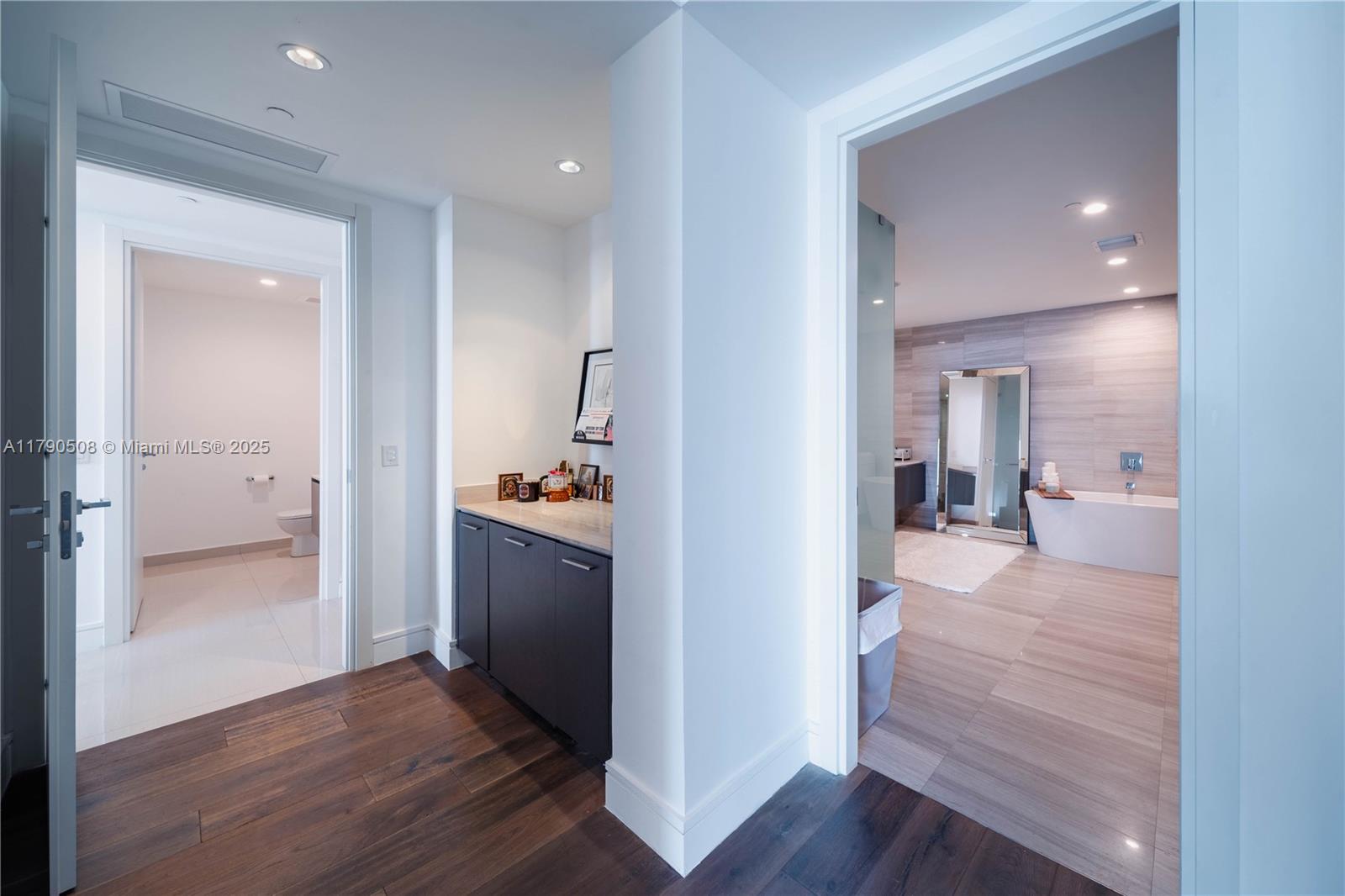 Aventura, Florida, 33180, United States, 3 Bedrooms Bedrooms, ,6 BathroomsBathrooms,Residential,Active,1781820