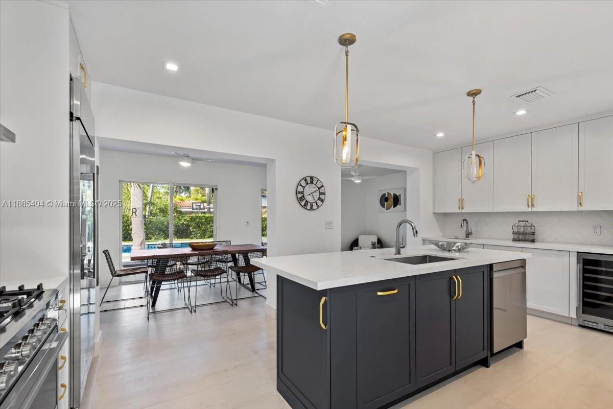 Hollywood, Florida, 33019, United States, 4 Bedrooms Bedrooms, ,4 BathroomsBathrooms,Residential,Active,1952986