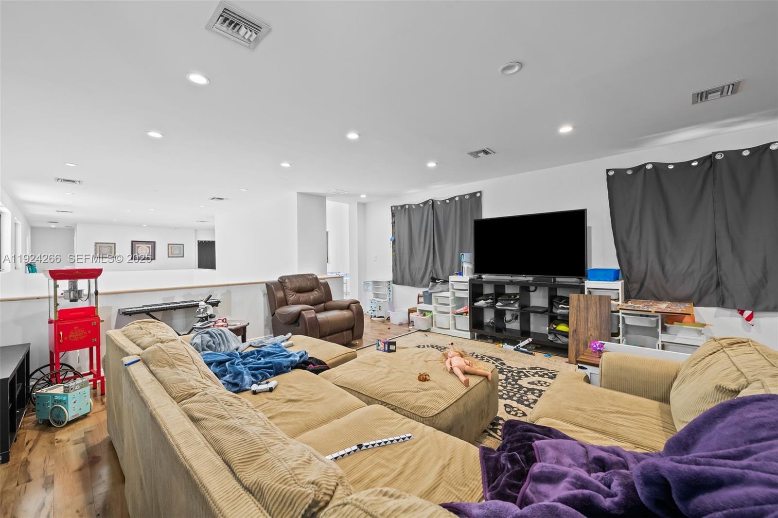 Fort Lauderdale, Florida, 33308, United States, 6 Bedrooms Bedrooms, ,5 BathroomsBathrooms,Residential,Active,2001050