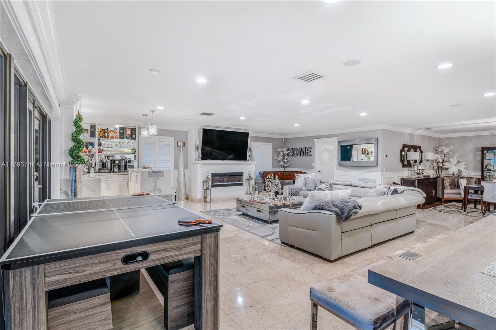 Miami, Florida, 33175, United States, ,5 BathroomsBathrooms,Residential,Pending,1798039