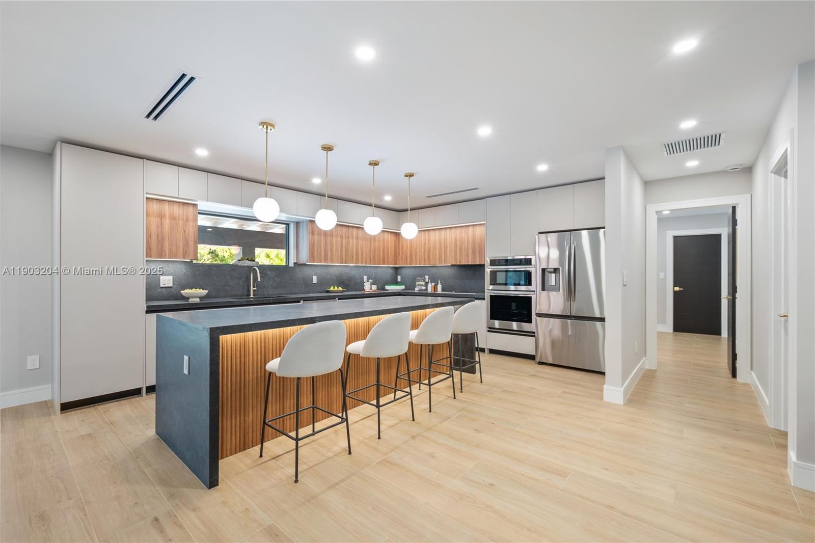 Palmetto Bay, Florida, 33158, United States, 4 Bedrooms Bedrooms, ,4 BathroomsBathrooms,Residential,Active,1988471