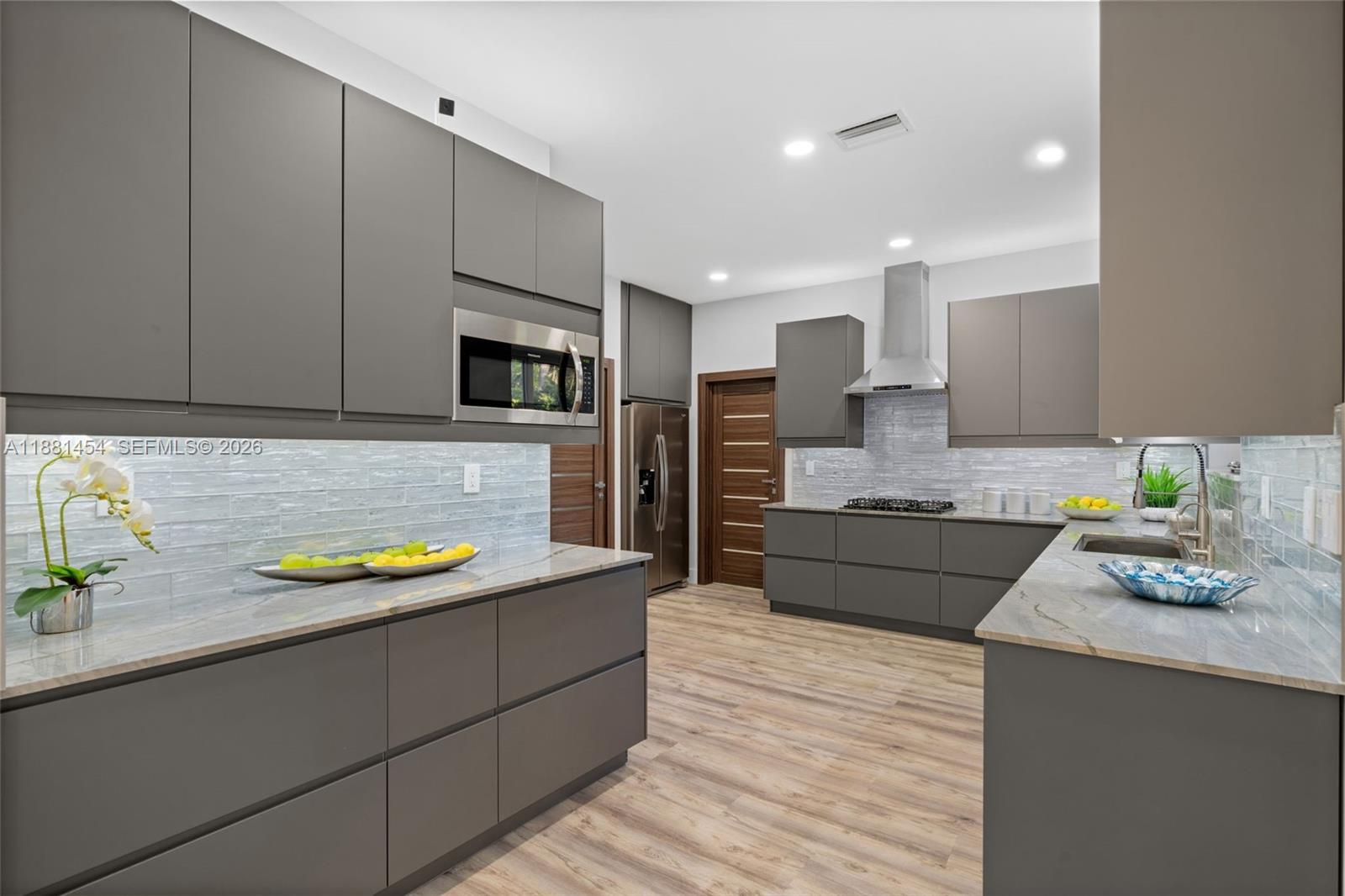 Hollywood, Florida, 33019, United States, 3 Bedrooms Bedrooms, ,3 BathroomsBathrooms,Residential,Active,1998579