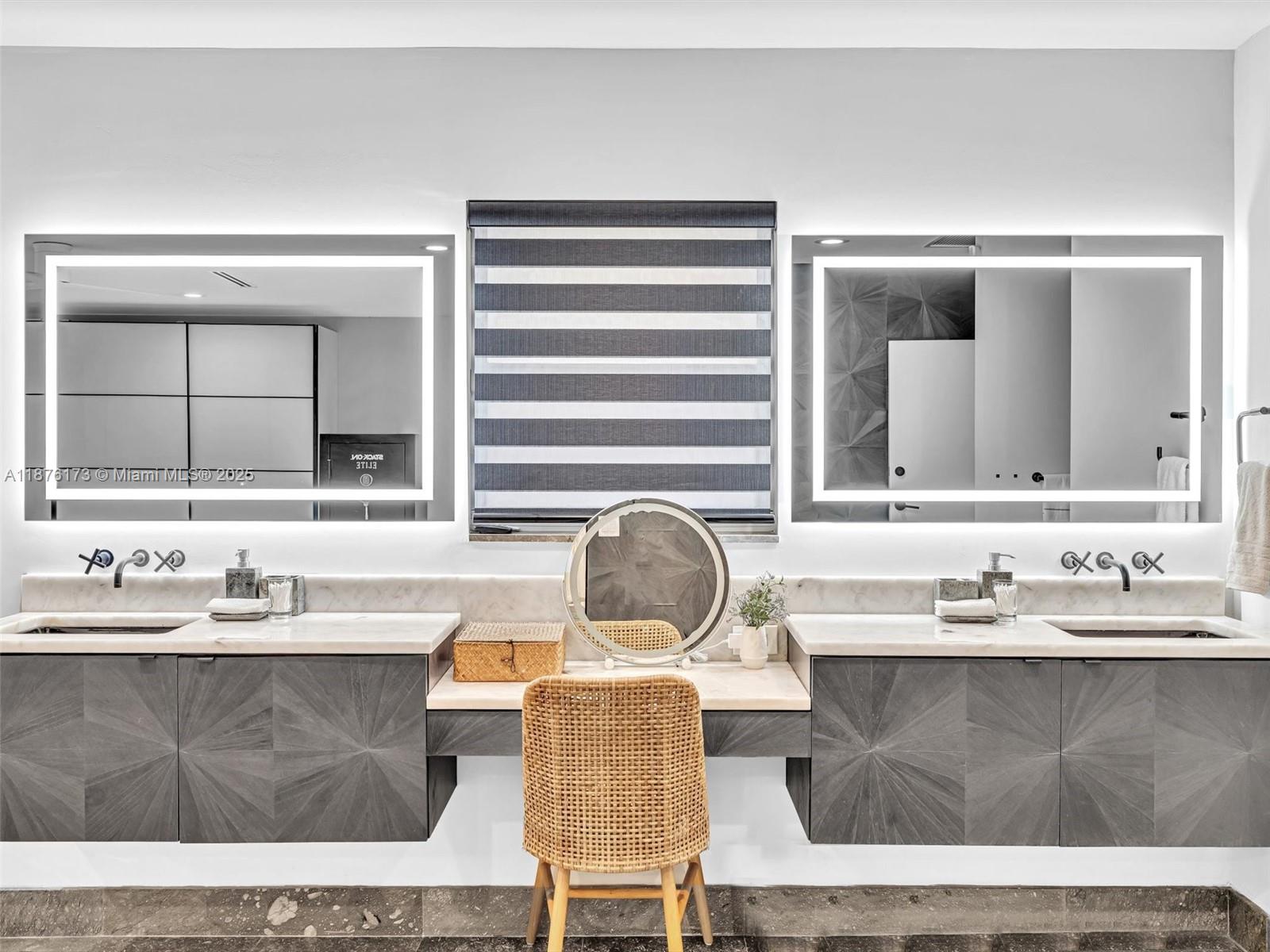 Hollywood, Florida, 33019, United States, 5 Bedrooms Bedrooms, ,4 BathroomsBathrooms,Residential,Active,1942387