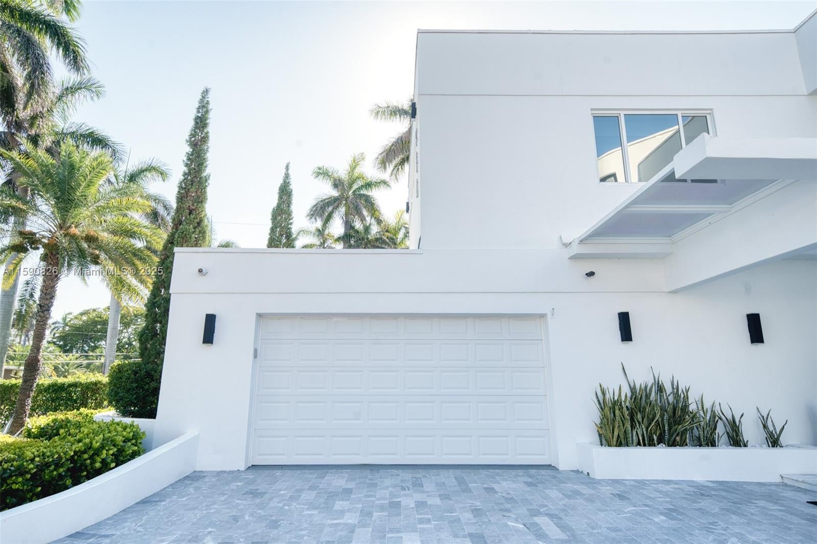 Hollywood, Florida, 33019, United States, 6 Bedrooms Bedrooms, ,6 BathroomsBathrooms,Residential,Pending,1756815
