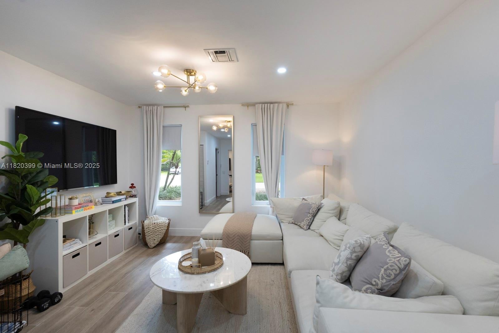 Pinecrest, Florida, 33156, United States, 4 Bedrooms Bedrooms, ,3 BathroomsBathrooms,Residential,Active,1990657