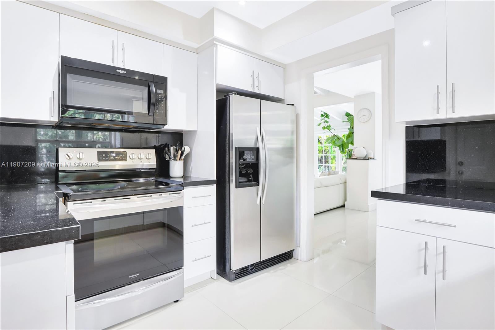 Coral Gables, Florida, 33134, United States, 2 Bedrooms Bedrooms, ,2 BathroomsBathrooms,Residential,Active,1986867