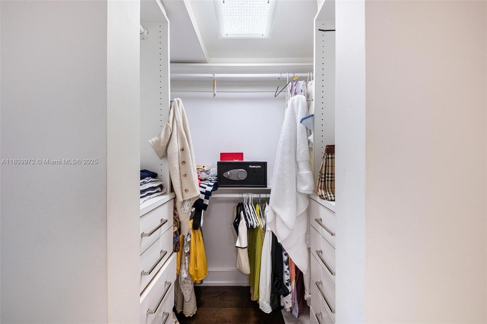 Miami, Florida, 33133, United States, 3 Bedrooms Bedrooms, ,4 BathroomsBathrooms,Residential,Active,1990050