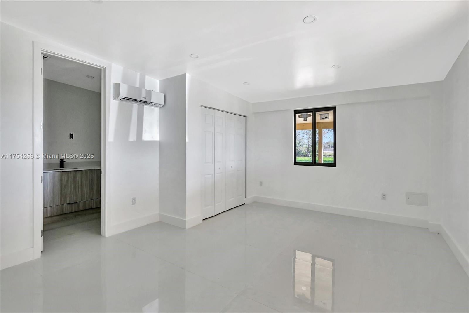 Miramar, Florida, 33027, United States, 5 Bedrooms Bedrooms, ,5 BathroomsBathrooms,Residential,Active,1718866