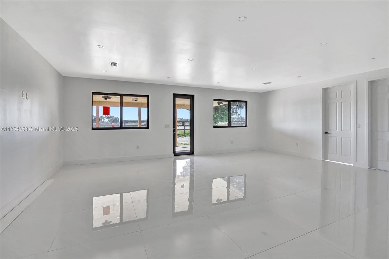 Miramar, Florida, 33027, United States, 5 Bedrooms Bedrooms, ,5 BathroomsBathrooms,Residential,Active,1718866