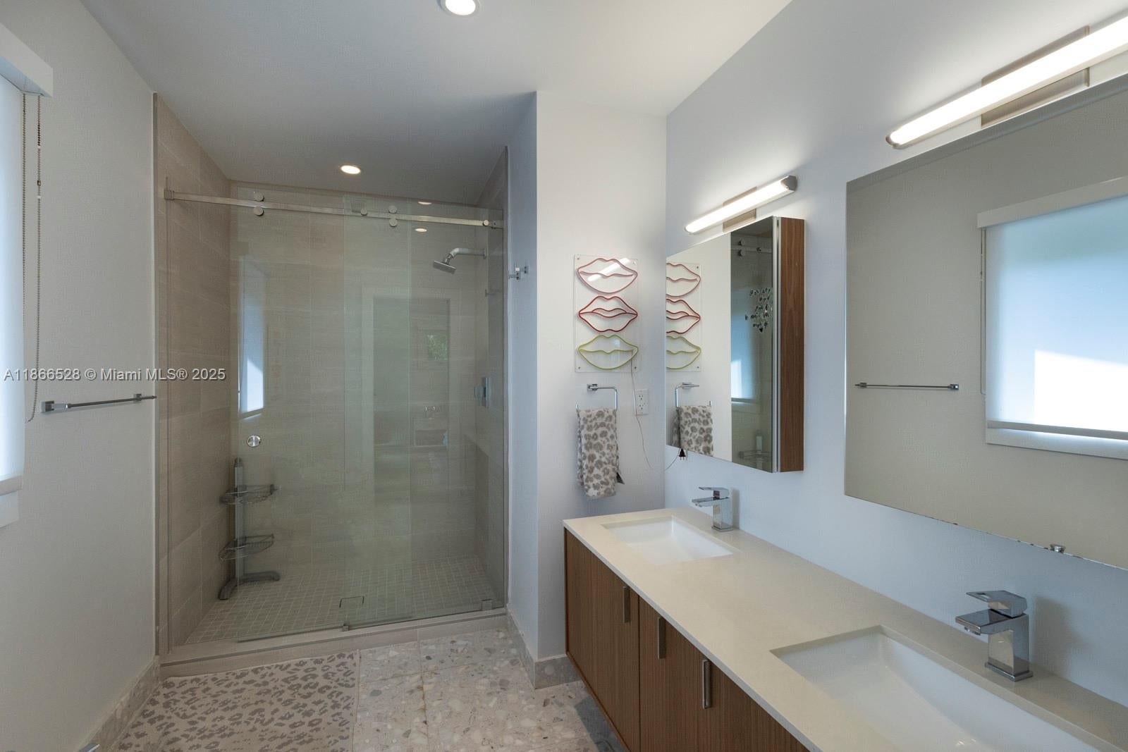 Coral Gables, Florida, 33156, United States, 4 Bedrooms Bedrooms, ,4 BathroomsBathrooms,Residential,Active,1927652