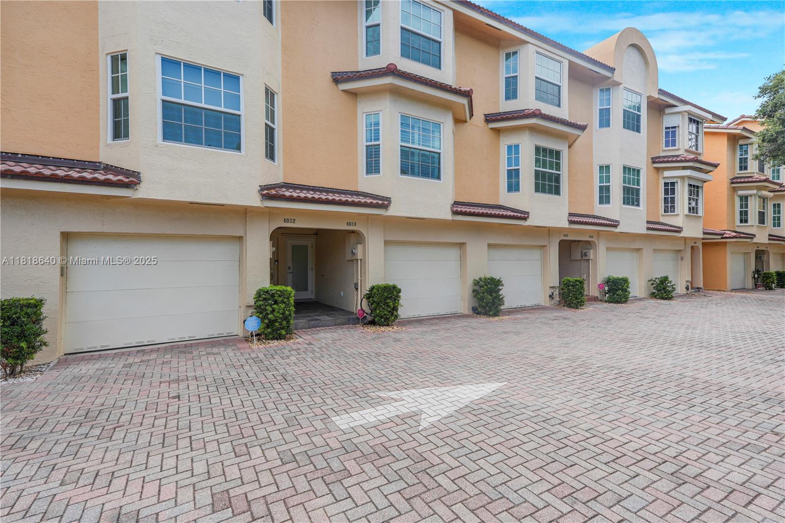 Hollywood, Florida, 33019, United States, 3 Bedrooms Bedrooms, ,4 BathroomsBathrooms,Residential,Active,1852751