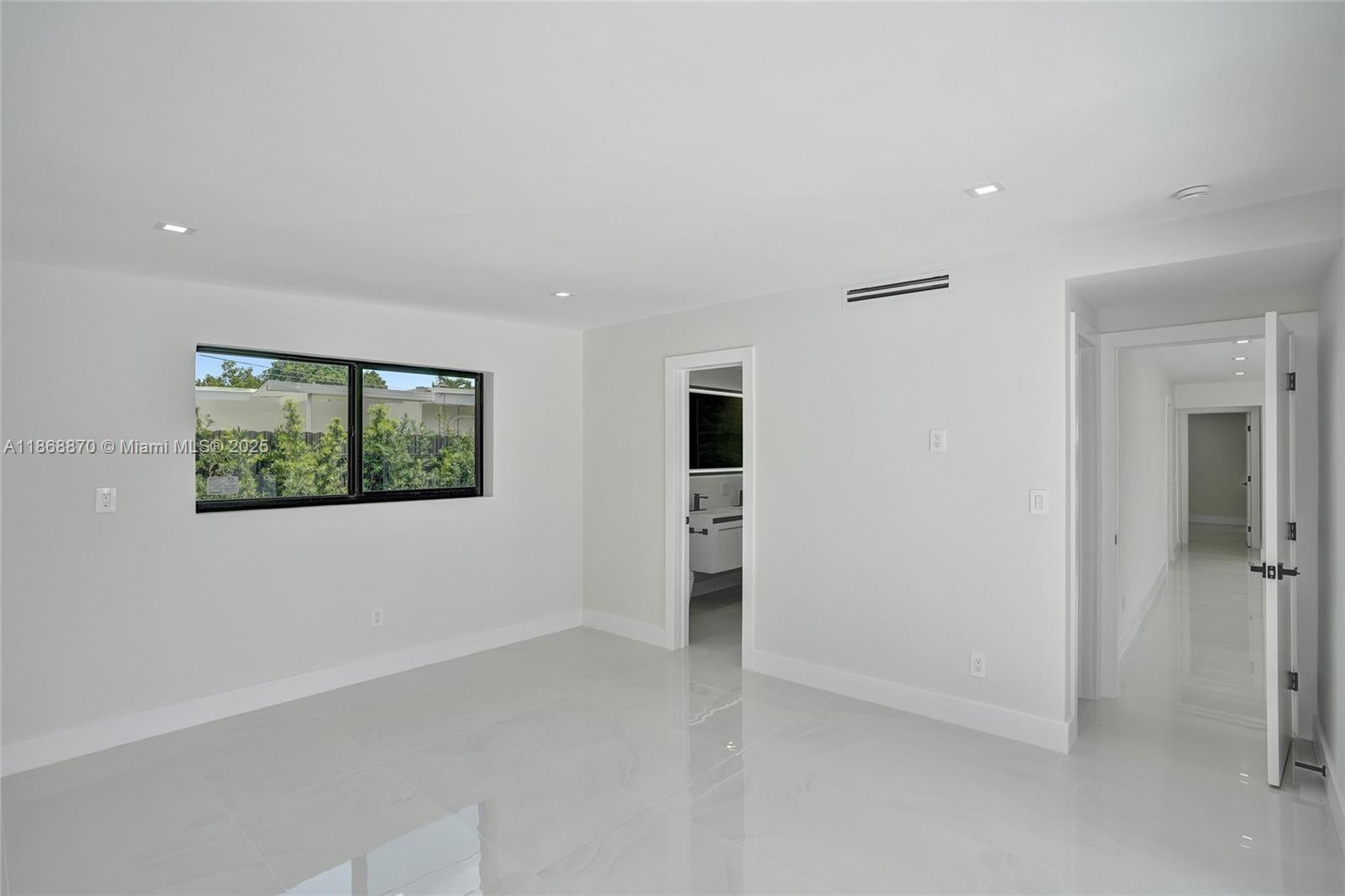 North Miami Beach, Florida, 33179, United States, 5 Bedrooms Bedrooms, ,4 BathroomsBathrooms,Residential,Active,1934804