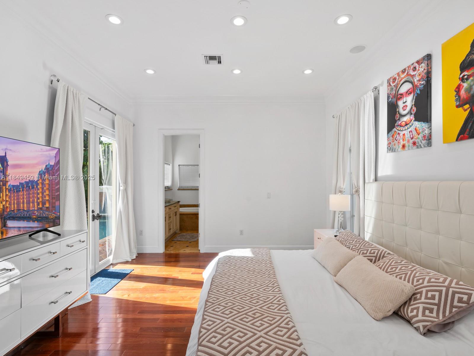 Hollywood, Florida, 33019, United States, 5 Bedrooms Bedrooms, ,3 BathroomsBathrooms,Residential,Active,1904697