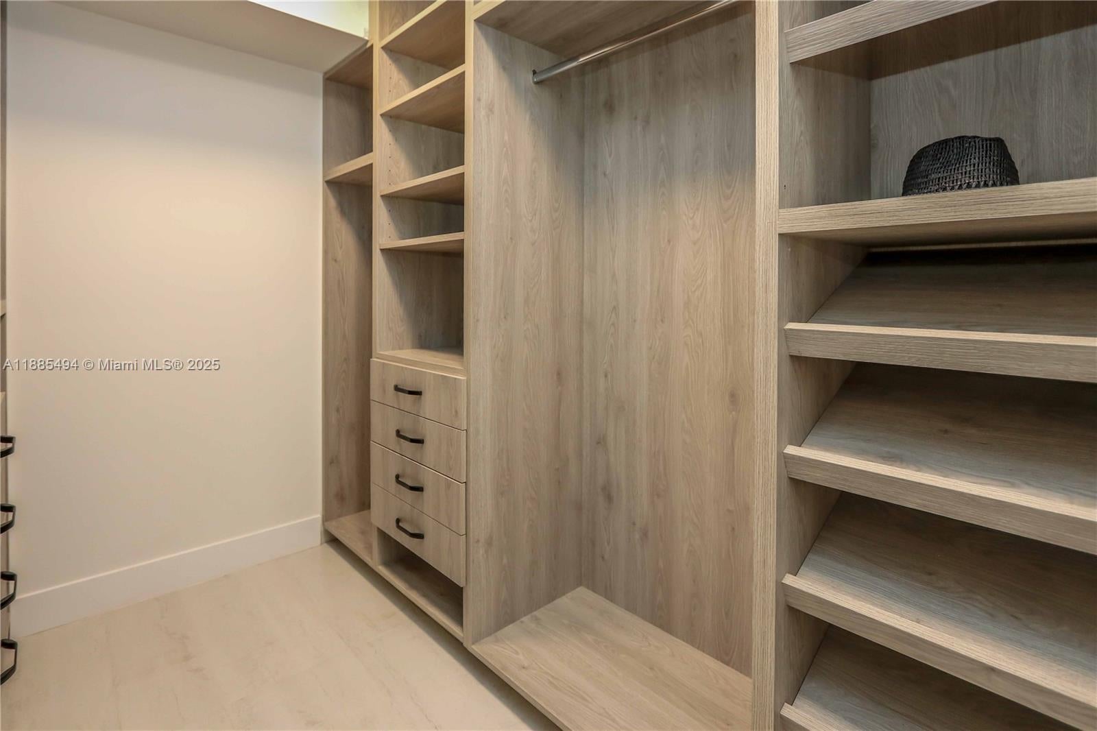 Hollywood, Florida, 33019, United States, 4 Bedrooms Bedrooms, ,4 BathroomsBathrooms,Residential,Active,1952986